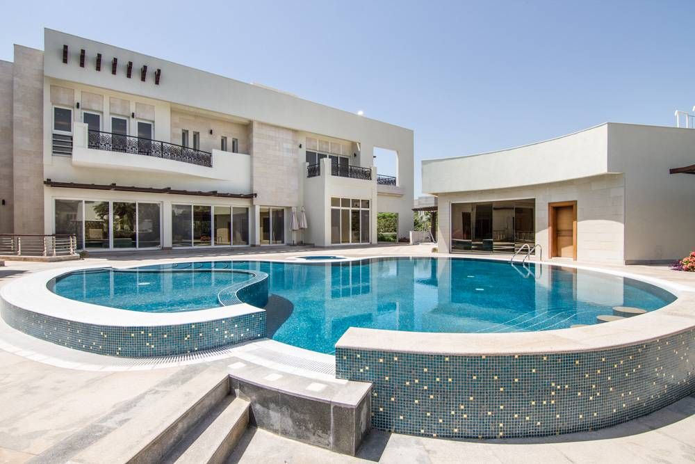 emirates hills villas
